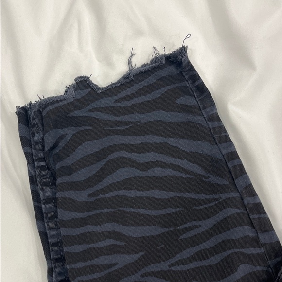 Zara Black and Gray Zebra Print Cropped Pants - Picture 3 of 7